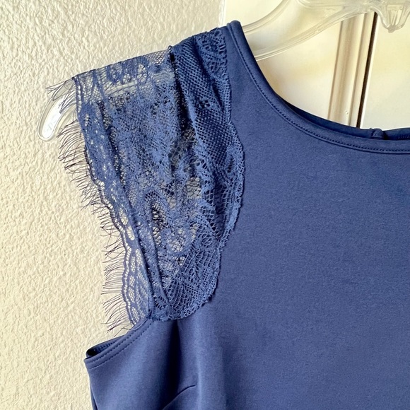 {Venus} Lace Sleeve Dress - Picture 4 of 5